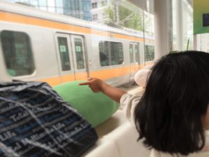 指でつんつんできる?!