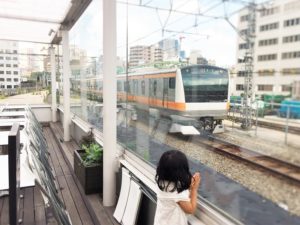 「来たー!」通過するたびに拍手(笑)