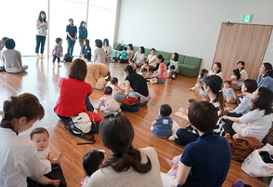 最初は一つの部屋に集合してママサロンの主旨を聞きしました