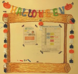 「ほんのたからばこ」にある掲示板。その月開催のイベントがわかります。