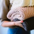 かさばる冬服の収納術！子ども服の圧縮にキッチングッズを活用！