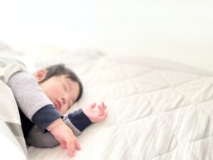 寝ている赤ちゃん