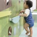 【体験談あり】赤ちゃんの転倒防止にはヘルメットとリュックどちらが安全？効果・違いを徹底比較！
