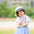 【帽子イヤイヤ】赤ちゃんが帽子を嫌がる理由と、外遊びでかぶらせる工夫